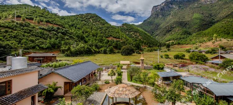 看云去·湖景度假庄园(泸沽湖格姆女神山索道店)图片