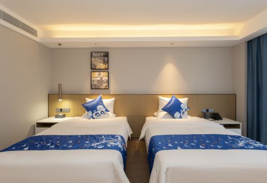 Yeste Hotel (Lingshan Jiangnan Avenue) Hotel Overview