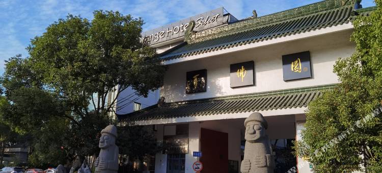 艺龙安云酒店(上海曹安公路定边路地铁站店)图片