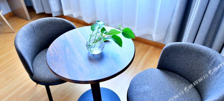 格林豪泰酒店(吉木萨尔准东五彩湾政务中心智选店)图片