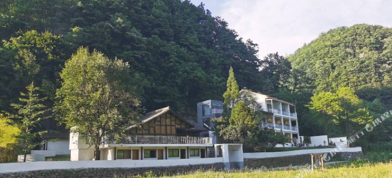 曾家山・晓山青民宿图片