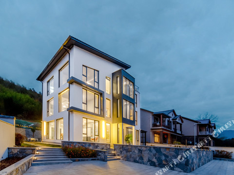 王位山·原上星空·野奢美宿