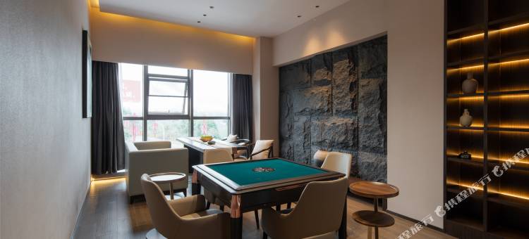 栖尘酒店(屏山县3A体育公园马湖公园店)图片