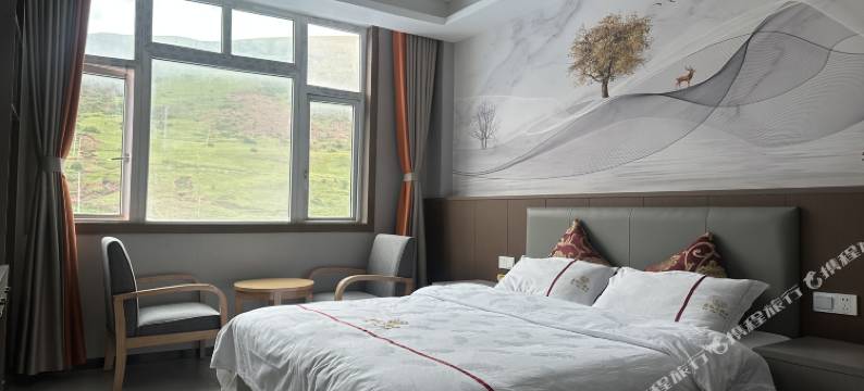 芒康鑫灿酒店图片