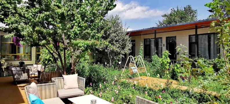 那拉提松叶客栈图片