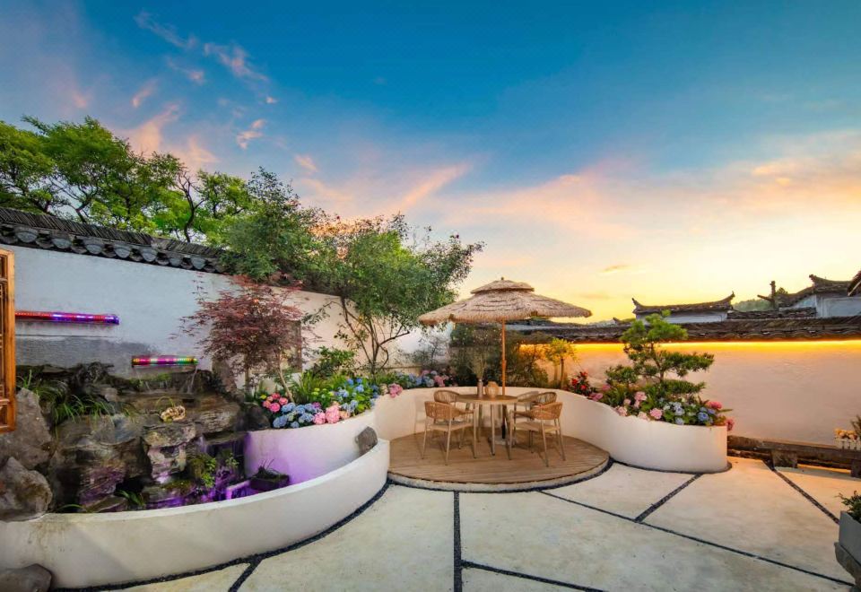 Xidi Weijiaoshan See Mountain B&B over view