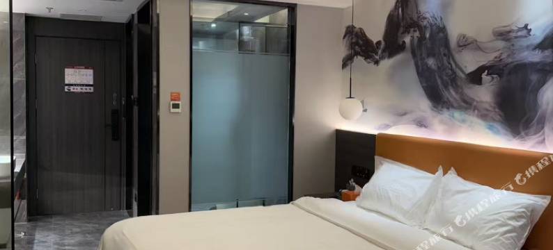 悦庭·楠舍观影民宿(天明财富广场文理学院店)图片