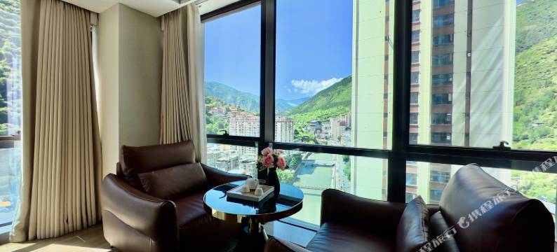 马尔康罗布林卡酒店图片