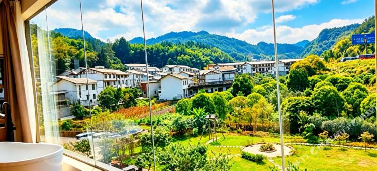 栖畔野奢民宿(张家界国家森林公园店)图片