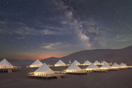 沙漠露营基地以及酒店预订,价格查询,敦煌鸣沙山大漠秘境野奢沙漠露营