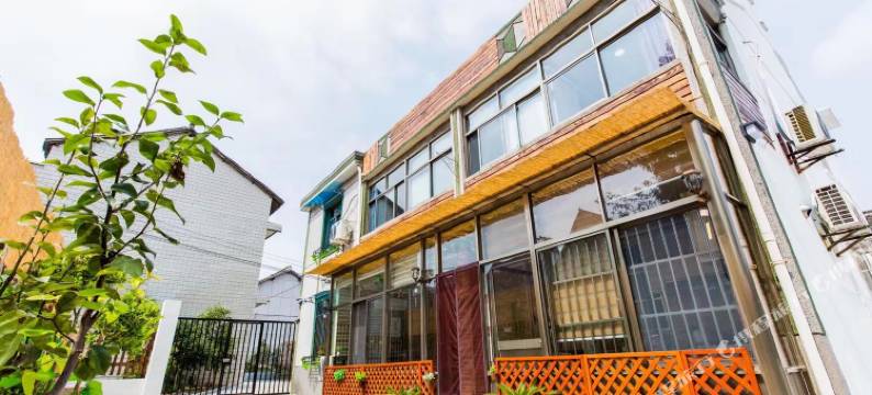 上海橙依精品民宿(比斯特购物村店)图片