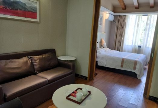 Xianquan Bishu Leisure Stay Hotel Overview