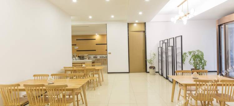 怡莱精品酒店(扬州宝应站店)图片