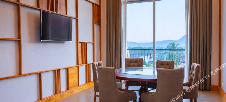 万荣乌多姆辛酒店(Thipphakone Vang Vieng Hotel)图片