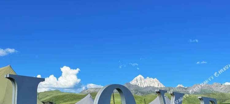 塔公野孜雪山营地图片