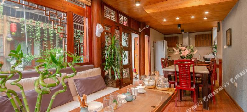 丽江束河萤火虫客栈图片