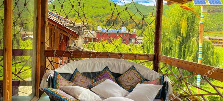 泸沽湖木楞房精品客栈图片