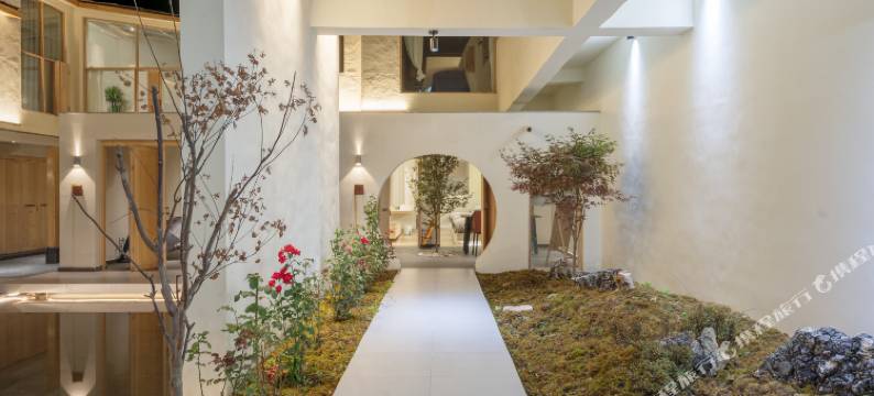 理昂·于牧之野设计师民宿(独克宗古城店)图片