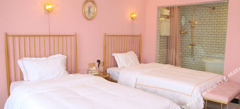 张北七却城堡包民宿(草原天路店)图片