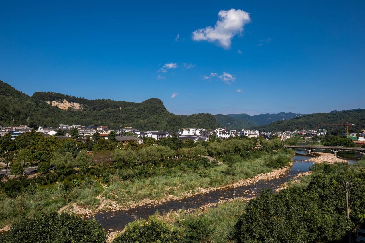 张家界溪涧良舍度假民宿(武陵源标志门国家森林公园店)图片