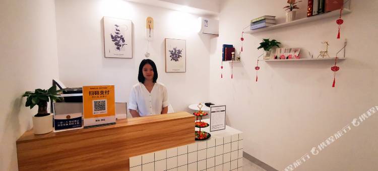 极简城市公寓(赣州江南宋城步步高新天地店)图片