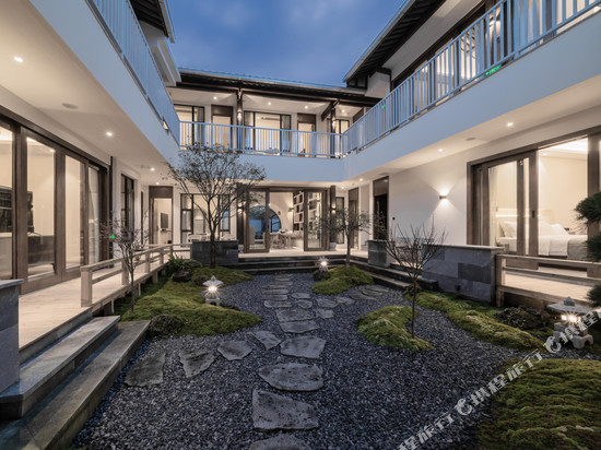 雅上暮云归温泉酒店(腾冲和顺古镇景区大马帮博物馆店)