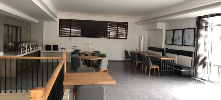东程酒店(新化世贸广场体育馆店)图片