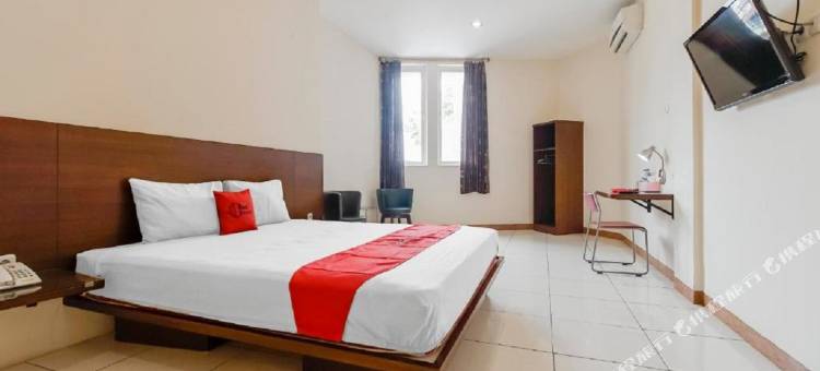 RedDoorz Plus @ Karebosi Area 2 Makassar图片