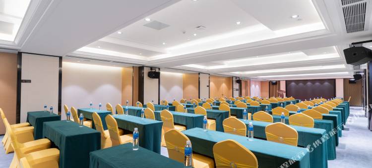 丽呈朗誉酒店(茂名信宜教育城流云阁观光塔店)图片