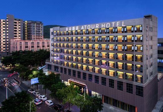 深圳宝安西乡亚朵酒店外景图