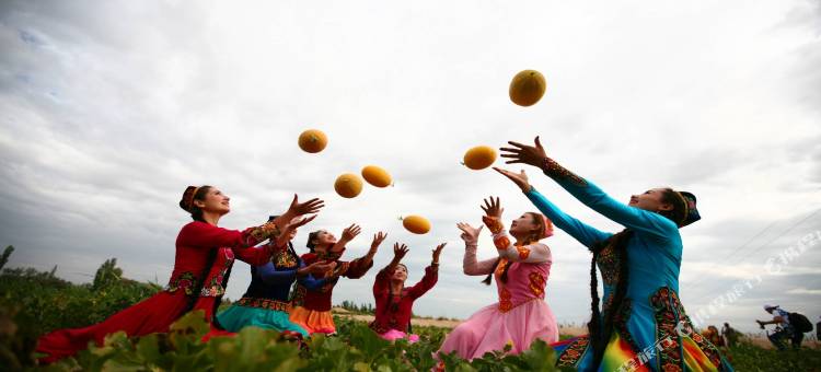 华津大酒店(哈密站店)图片