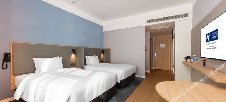 南昌方大智选假日酒店(红谷滩南昌舰主题公园店)图片