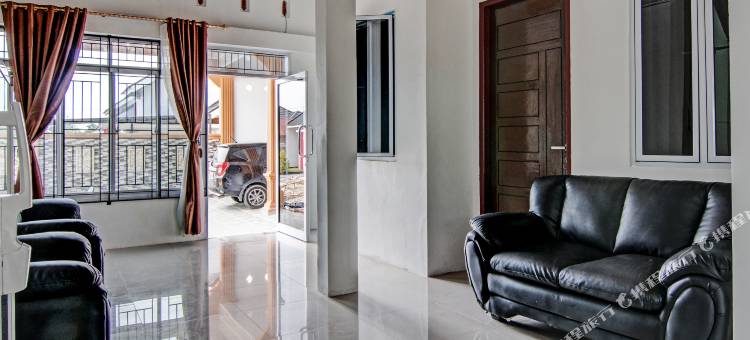 OYO 92081 马洛拉家庭旅馆(RedDoorz Near Parit Indah Pekanbaru)图片