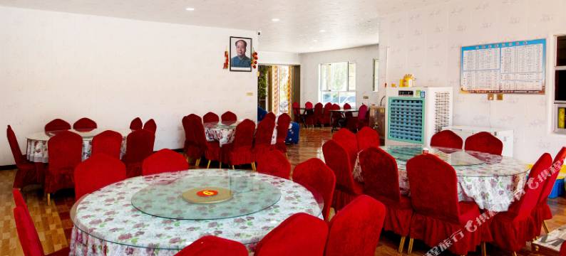 七彩丹霞山舍别院图片