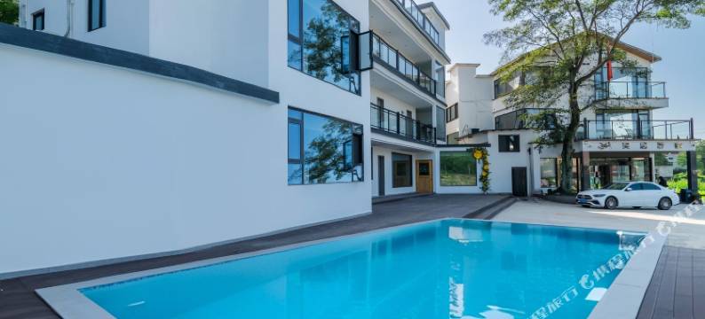 吴居吾宿(月亮湾风景区店)图片