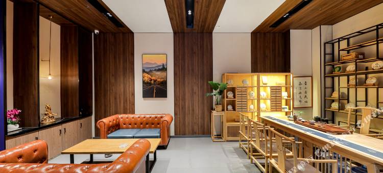 西双版纳景洪美橙•江畔观澜｜XiShuangBanna酒店(泼水广场店)图片