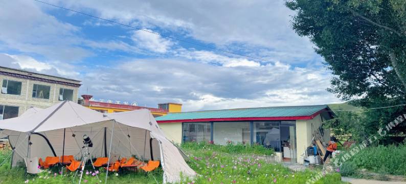 格聂向阳山房图片