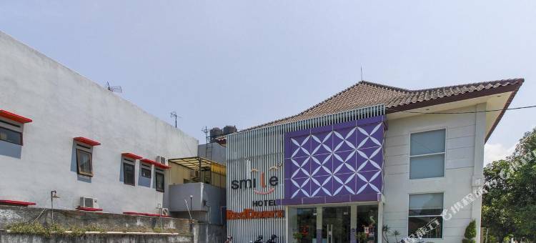 果阿桑亚拉吉红多兹酒店(RedDoorz Near Goa Sunyaragi)图片