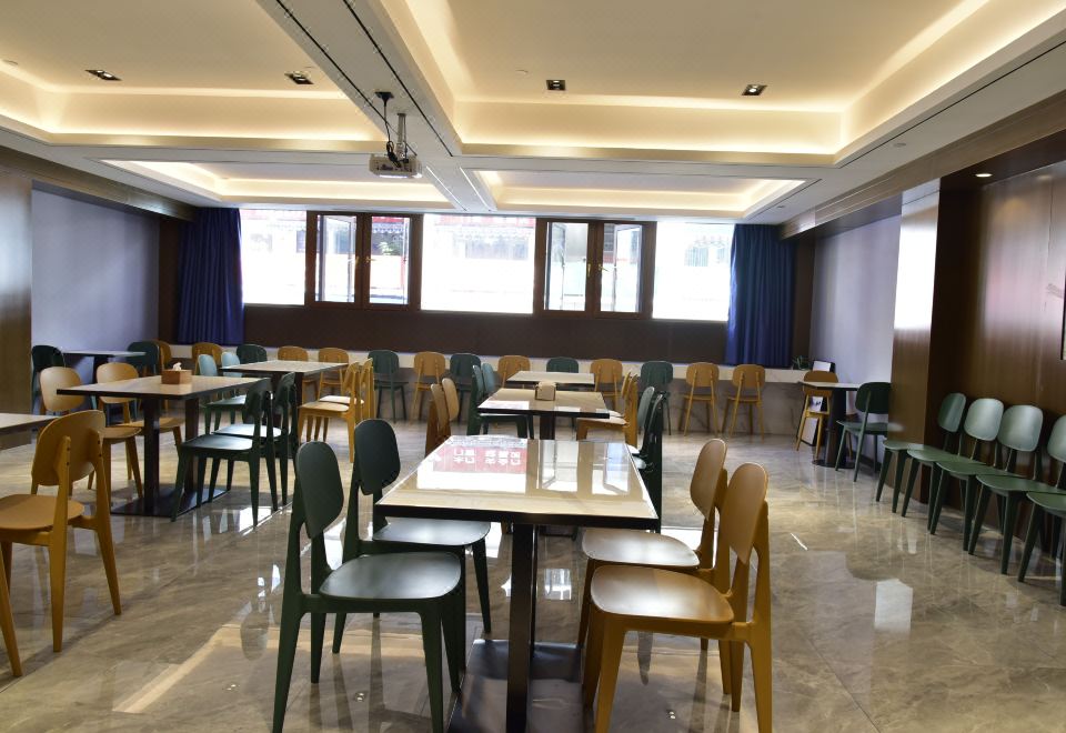  Hotel Overview