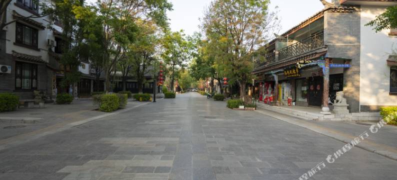 楚雄银霖酒店(彝人古镇店)图片