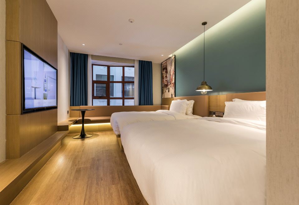 Jinglai Hotel Light Luxury (Shanghai Bund Nanjing East Road Pedestrian Street)Hotel Overview