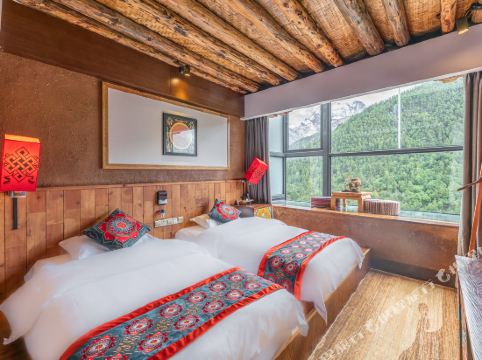 稻城亚丁摩梵主题酒店