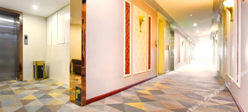 万丽主题酒店(广安摩尔春天百货店)图片