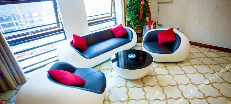 维亚主题酒店(文峰广场财富国际影城店)图片