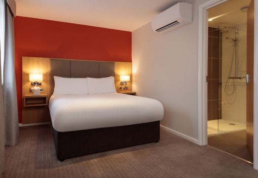 Oxford Witney Four Pillars HotelHotel Overview