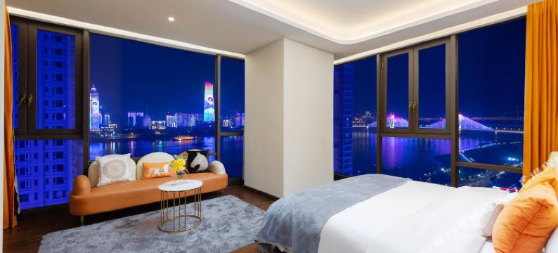 六月江景酒店(武汉绿地国际金融城武昌江滩店)图片