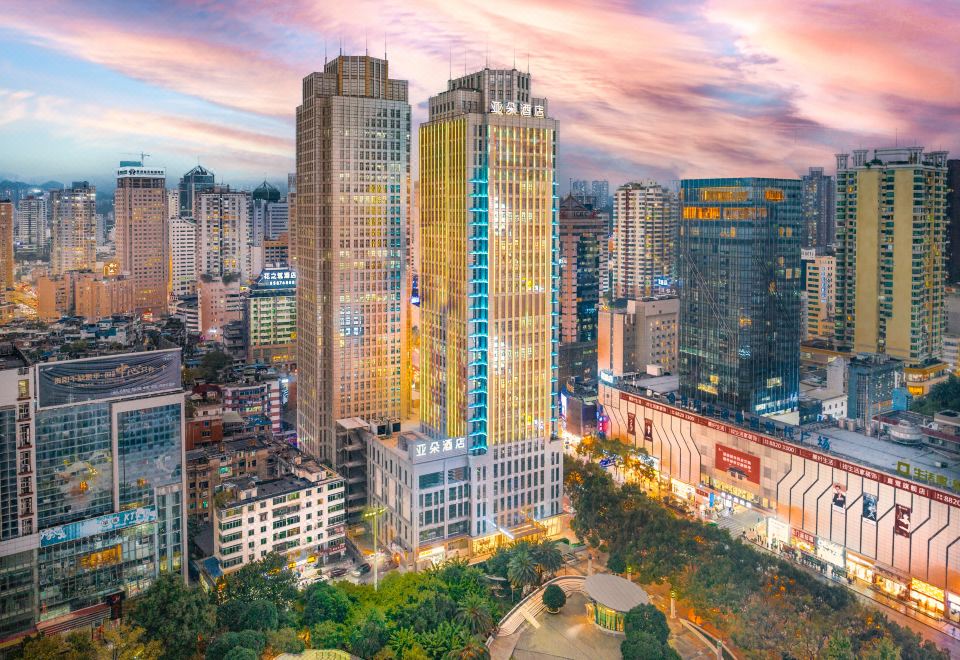 贵阳大十字广场亚朵酒店外景图