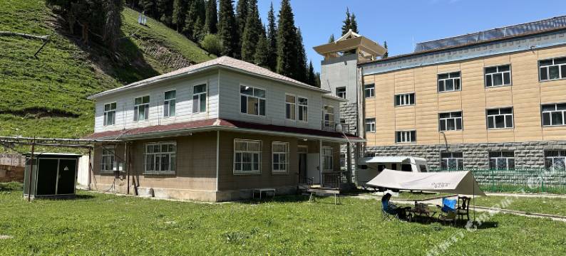 和静巩乃斯山庄图片