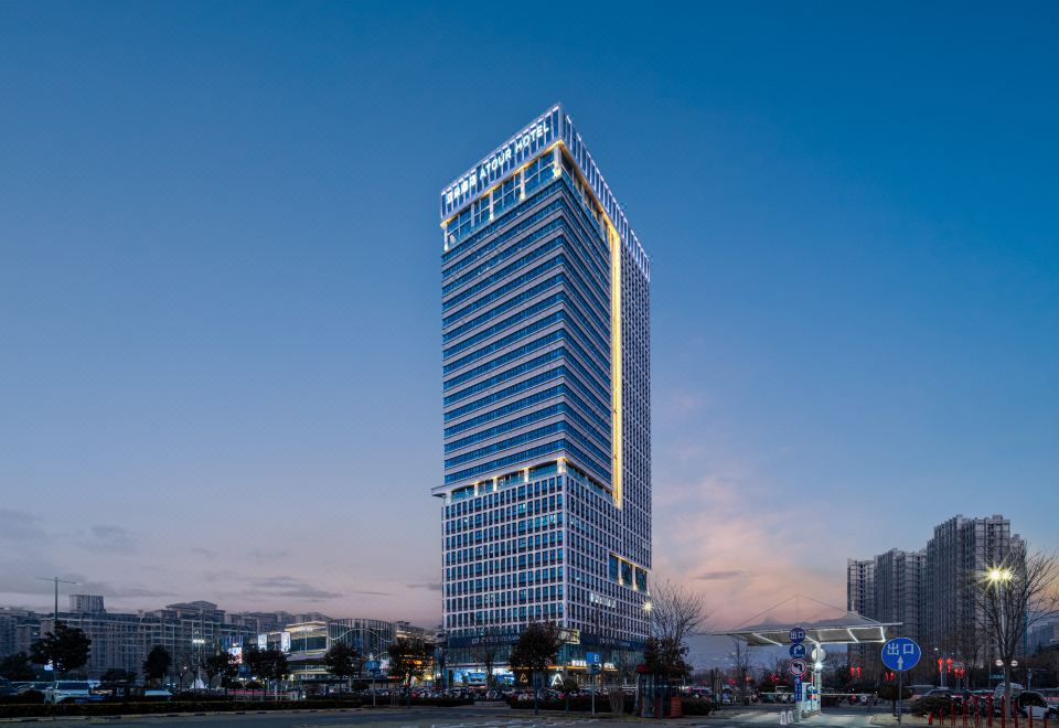 许昌万达广场莲城大道亚朵酒店外景图