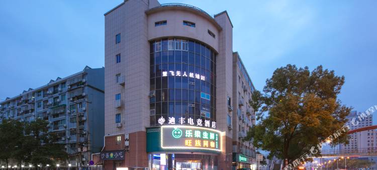 迪丰电竞酒店(长沙火车站锦泰广场地铁站店)图片